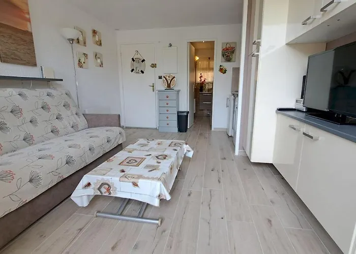 A 50 M De La Et Du Sentier Littoral *